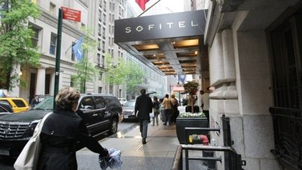 Vue de l'hôtel Sofitel à New York, où une femme de chambre dit avoir été agressée sexuellement par le patron du FMI. (AFP - Monika Graff)