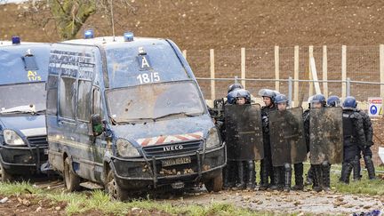 De violents affrontements ont eu lieu à Sainte-Soline entre manifestants et forces de l'ordre (FREDERIC PETRY / HANS LUCAS)