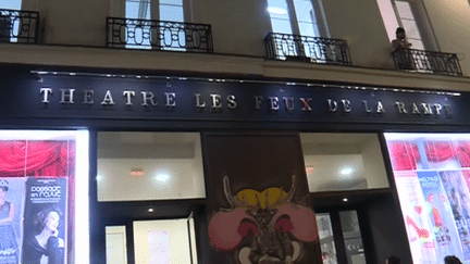 Le Théâtre Les Feux de la Rampe joue la carte de la pub avant ses spectacles
 (France 3 / Culturebox)