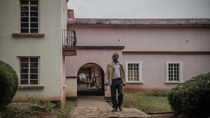 Epargné par la violence, le centre continue d’accueillir de nombreuses personnes. Ici, chercheurs et visiteurs s'affairent en silence, dans la bibliothèque, les jardins et cloîtres du bâtiment aux allures d'hacienda.
&nbsp;
 (GUERCHOM NDEBO/AFP)