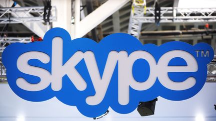 Logo du service d'appels en ligne Skype, propri&eacute;t&eacute; de Microsoft. (BLOOMBERG  / GETTY IMAGES)