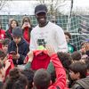 Sadio Mané, propriétaire du FC Bourges 18, aux côtés de jeunes joueurs du club, le 16 mars 2024, au stade Jacques Raimbault. (GUILLAUME SOUVANT / AFP)