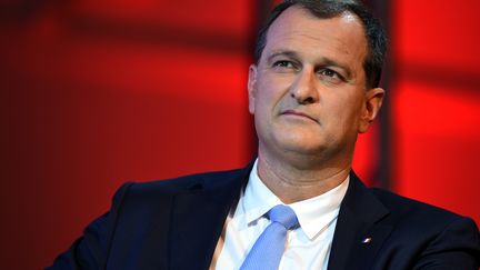 Le candidat du FN en Languedoc-Roussillon-Midi-Pyrénées, Louis Aliot, lors d'un meeting à Nîmes (Gard), le 2 décembre 2015. (PASCAL GUYOT / AFP)