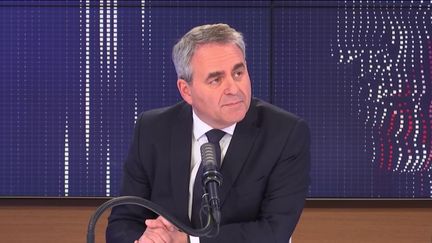 Xavier Bertrand, président de la région Hauts-de-France, était l'invité de franceinfo vendredi 2 avril 2021. (FRANCEINFO / RADIO FRANCE)