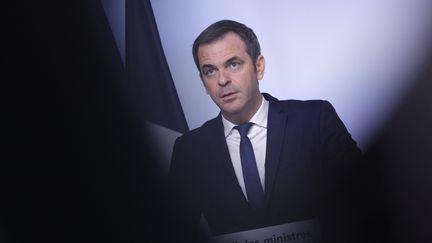 Olivier Véran, porte-parole du gouvernement, lors du compte rendu du Conseil des ministres, le 22 décembre 2022 à l'Elysée, à Paris. (GEOFFROY VAN DER HASSELT / AFP)