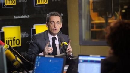 La sortie de Nicolas Sarkozy, lundi 26 mars sur France Info, risque de faire polémique. (ERIC FEFERBERG / AFP)