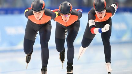 12 février 2022. Pékin. Quart de finale de patinage de vitesse de l'équipe féminine néerlandaise.&nbsp; (WU WEI / XINHUA VIA AFP)