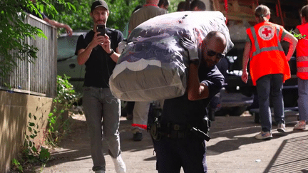 La Croix-Rouge de Dijon a reçu, mercredi 21 août, un don de cinq tonnes de vêtements. Ils proviennent d'une saisie réalisée par la douane en janvier dernier, dans le cadre d’une affaire de trafic de drogue.