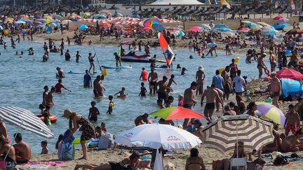 Photo d'illustration d'une plage cet été 2017. (RAYMOND ROIG / AFP)