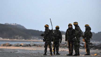 Des soldats sud-coréens patrouillent sur l'île de Yeonpyeong le 18 décembre 2010 (AFP Kim Jae-Hwan)