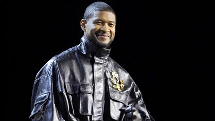 Le rappeur Usher lors de la conférence de presse du Super Bowl, au Mandalay Bay Convention Center, le 8 février 2024 à Las Vegas, Nevada. (ETHAN MILLER / GETTY IMAGES NORTH AMERICA / AFP)