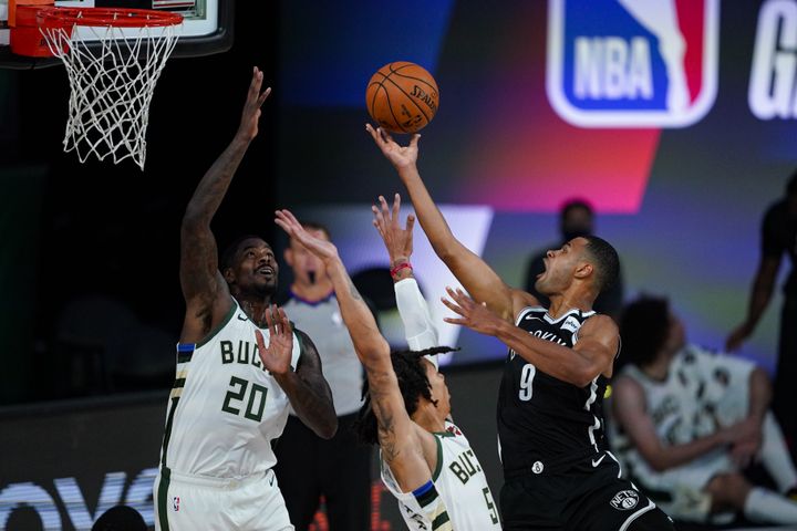 Le Français Timothé Luwawu-Cabarot a réalise son record de points en carrière avec 26 unités lors de la victoire des Nets contre les Bucks. (POOL / GETTY IMAGES NORTH AMERICA)