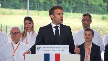 Emmanuel Macron présente son plan de relocalisation de la production depuis l'Ardèche, le 13 juin 2023. (FRANCEINFO)