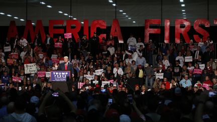 Donald Trump en campagne dans le Michigan, le 31 octobre 2016.&nbsp; (JEFF KOWALSKY / AFP)