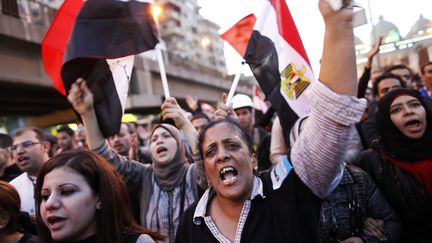 Des opposants au pr&eacute;sident &eacute;gyptien Mohamed Morsi manifestent au Caire (Egypte), le 6 d&eacute;cembre 2012. (MAHMOUD KHALED / AFP)