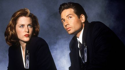 Gillian Anderson et David Duchovny sur une photo promotionnelle de la s&eacute;rie t&eacute;l&eacute;vis&eacute;e X-Files, dat&eacute;e de 1993.&nbsp; (ARCHIVES DU 7E ART / AFP)