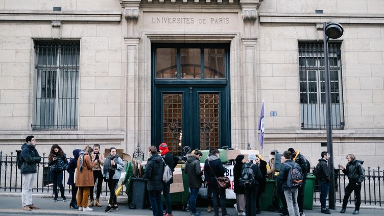 Loi Sur La Recherche Le Conseil Constitutionnel Censure Le Delit Reprimant L Intrusion Dans Les Universites