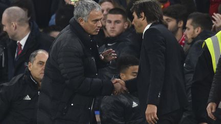 José Mourinho, le manageur de Manchester United, et Antonion Conte, celui de Chelsea (GLYN KIRK / AFP)