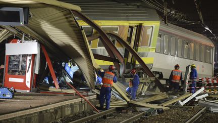 A Br&eacute;tigny-sur-Orge (Essonne), le 12 juillet 2013, apr&egrave;s la catastrophe qui a tu&eacute; six personnes. (MARTIN BUREAU / AFP)