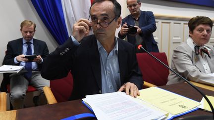 Robert Ménard, maire de Béziers, lors du conseil municipal où il a annoncé la consultation sur l'accueil des migrants, le 18 octobre 2016. (SYLVAIN THOMAS / AFP)