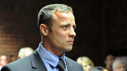 L'athl&egrave;te Oscar Pistorius, au tribunal de Pretoria (Afrique du Sud), le 19 f&eacute;vrier.&nbsp; (STEPHANE DE SAKUTIN / AFP)