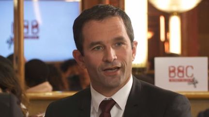 L'ex-ministre de l'Education nationale, Beno&icirc;t Hamon, invit&eacute; du "Bondy Blog caf&eacute;" qui sera diffus&eacute; le 9 novembre 2014. (BONDY BLOG CAFE - FRANCE Ô ET LCP)