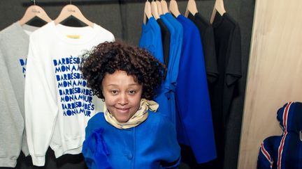 Sakina M'Sa dans la boutique Front de mode, à Paris, en juin 2015
 (Chiara de Montlaur)