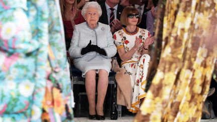 Elizabeth II au défilé Richard Quinn, Fashion Week de Londres, février 2018
 (Yui Mok / POOL / AFP)