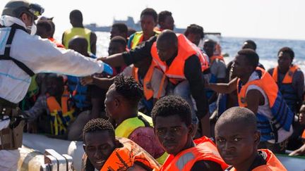 &nbsp; (Des milliers de migrants ont été sauvés d'embarcations de fortune comme ici début septembre © MAXPPP)