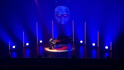 Le pianiste Sofiane Pamart lors de son second récital donné Salle Pleyel, le 18 février 2022. (LAURE NARLIAN / FRANCE INFO)