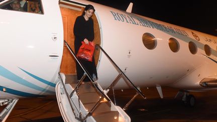 L'ex-otage Nourane Houas arrive à l'aéroport de Mascate (Oman), le 4 octobre 2016. (ONA / AFP)