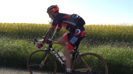 David&nbsp;Barrelet sur son vélo en mai 2018. (DAMIEN TRIOMPHE / FRANCEINFO)