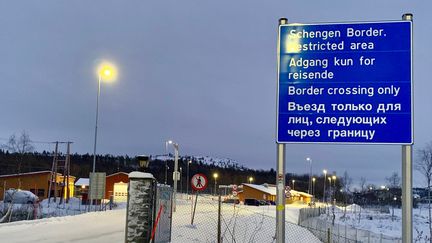 Le poste-frontière de Kirkenes, entre la Russie et la Norvège, en décembre 2023. (CARLOTTA MORTEO / RADIOFRANCE)