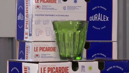 Les 228 salariés de Duralex seront fixés sur leur sort dans l’après-midi du mercredi 17 juillet. Le tribunal de commerce d’Orléans va trancher sur les trois offres d’entreprise. Une seule promet de sauver tous les emplois, celle des salariés, qui proposent de mettre en place une coopérative. (France 2)