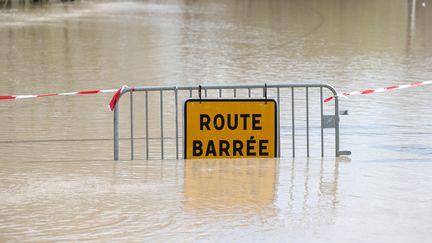 A blocked road in the Var, March 10, 2024. (PHILIPPE ARNASSAN / MAXPPP)