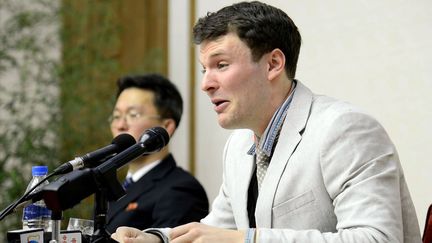 Otto Wambier, étudiant américain arrêté en Corée du Nord, présente des excuses publiques, lors d'une&nbsp;conférence de presse à Pyongyang, le 16 mars 2016.&nbsp; (KCNA VIA KNS / KCNA / AFP)