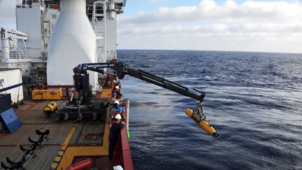 Les op&eacute;rations de recherche des d&eacute;bris du MH370, ici prises en photo le 14 avril 2014 au large de l'Australie, reprendront &agrave; la mi-septembre. (MC1 PETER D. BLAIR / US NAVY)