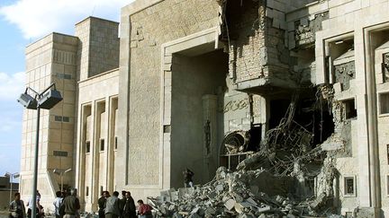 Le 22 mars 2003, le musée de Tikrit (capitale de la province de Salah ad-Din) a été touché par un missile américain. D’autres musées comme celui de Mossoul ont été détruits par des bombardements réduisant en poussière des collections complètes d’œuvres.
 
 (REUTERS / Serwan Muhammed)
