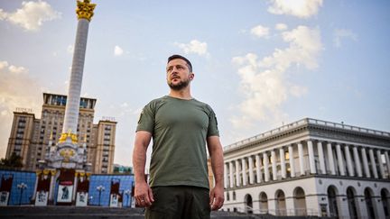 Volodymyr Zelensky, le président ukrainien, sur la célèbre place Maidan, à Kiev, la capitale ukrainienne, le 24 août 2022. (UKRAINE PRESIDENCY / AFP)