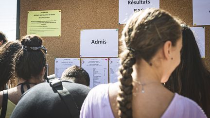 Le sociologue Michel Fize dénonce le "bachotage" qu'implique le bac (photo d'illustration). (FREDERIC DIDES / HANS LUCAS)