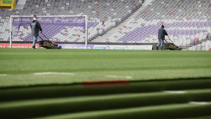 La pelouse du Stadium de Toulouse (REMY GABALDA / AFP)