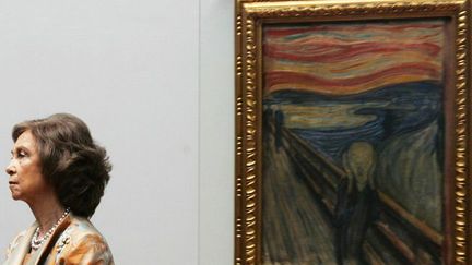 La reine Sofia d&#039;Espagne devant &quot;Le Cri&quot; de Munch à la Norvegian Gallery à Oslo en 2006
 (KnutFalch/Scanpix/AFP)