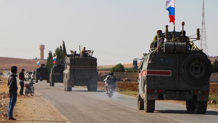 Une patrouille militaire russe&nbsp;aux environs de Kobane, au nord de la Syrie, le 23 octobre 2019. (AFP)