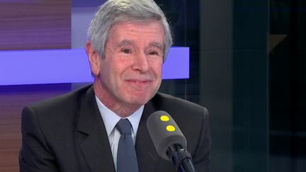 Pour Alain Minc, François Fillon est quelqu'un de "très complexe" qui a un "sens profond du secret". (RADIO FRANCE / CAPTURE D'ÉCRAN)