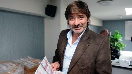 Michel Neyret, l'ex-numéro deux de la police judiciaire lyonnaise, dans les locaux de l'Hôtel de police de Lyon (Rhône), le 26 octobre 2009.&nbsp; (PHILIPPE MERLE / AFP)