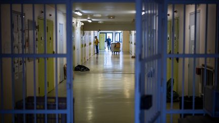 La prison de Toulouse-Seysses est surpeuplée à 187%, selon le rapport de la Contrôleure générale des lieux de privation de liberté. (LIONEL BONAVENTURE / AFP)