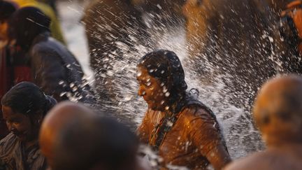 Des millions de p&eacute;lerins se sont rassembl&eacute;s sur le bord du Sangam, lieu de p&eacute;lerinage &agrave; la confluence du Yamuna, du Ganges et du Saraswati, &agrave; Allahabad, le 10 f&eacute;vrier 2013. (ADNAN ABIDI / REUTERS)