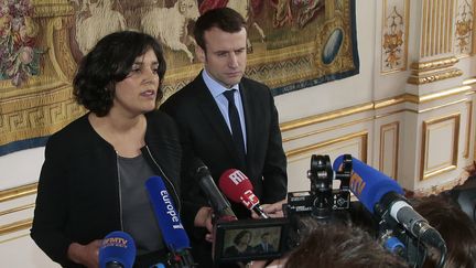 La ministre du Travail, Myriam El Khomri, et le ministre de l'Economie, Emmanuel Macron, après une rencontre avec les partenaires sociaux sur la réforme du Code du travail, le 7 mars 2016 à Paris.&nbsp; (JACQUES DEMARTHON / AFP)