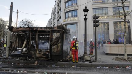 La question revient sur toutes les lèvres : comment les forces de l'ordre ont appréhendé et géré les débordements du samedi 16 mars, une journée qui avait pourtant été annoncée à haut risque dans la capitale.