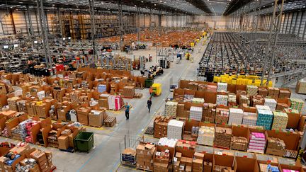 Le centre de distribution d'Amazon &agrave; Peterborough, dans le centre de l'Angleterre, le 28 novembre 2013. (ANDREW YATES / AFP)